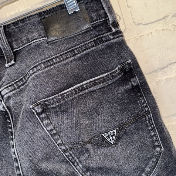 GUESS Men's Distressed Black Denim Shorts slim size 31 stretch - Picture 4 of 4